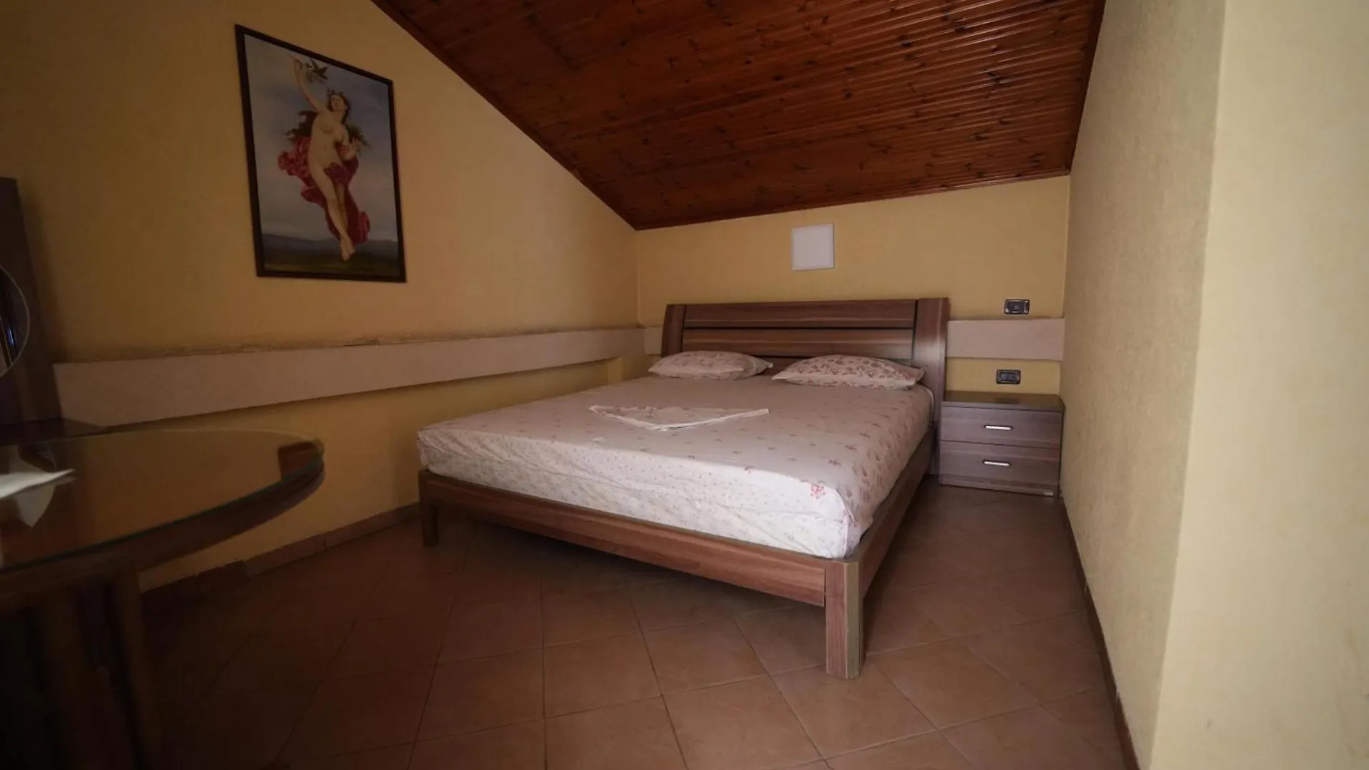 Alen Bar Hotel Tirana 3*,