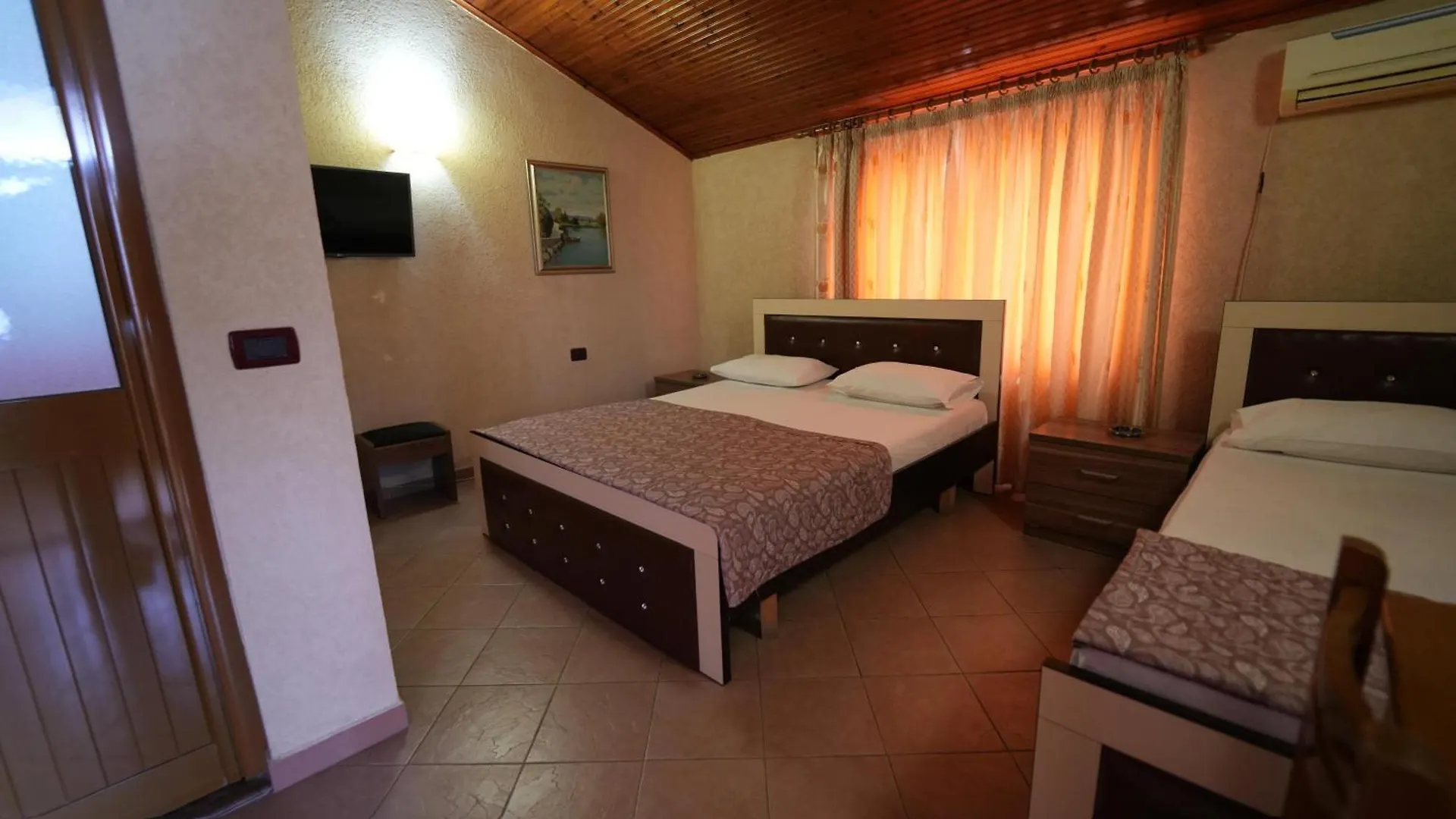 ***  Alen Bar Hotel Tirana Albania
