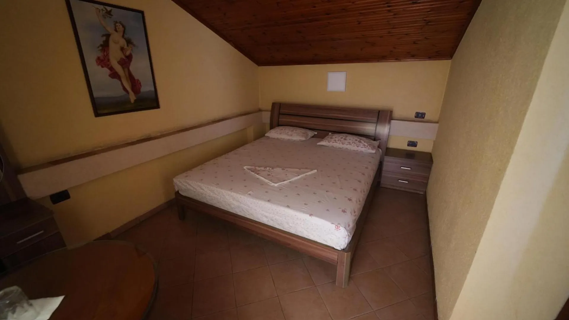Alen Bar Hotel Tirana 3*,  Albania