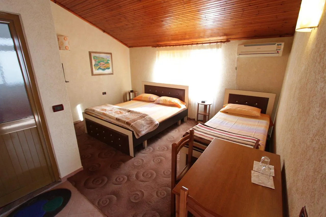Alen Bar Hotel Tirana 3*,
